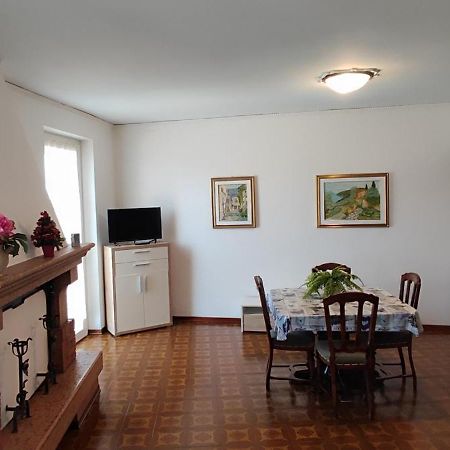 Appartamento Attico Nel Borgo Torri Del Benaco Esterno foto