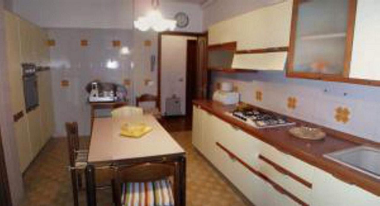 Appartamento Attico Nel Borgo Torri Del Benaco Esterno foto