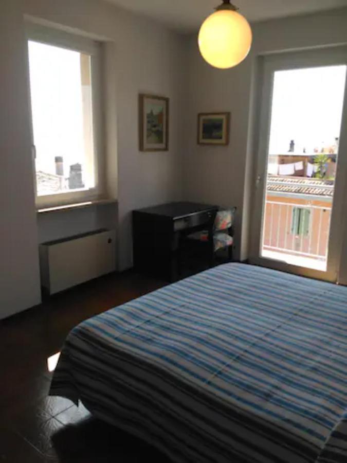 Appartamento Attico Nel Borgo Torri Del Benaco Esterno foto