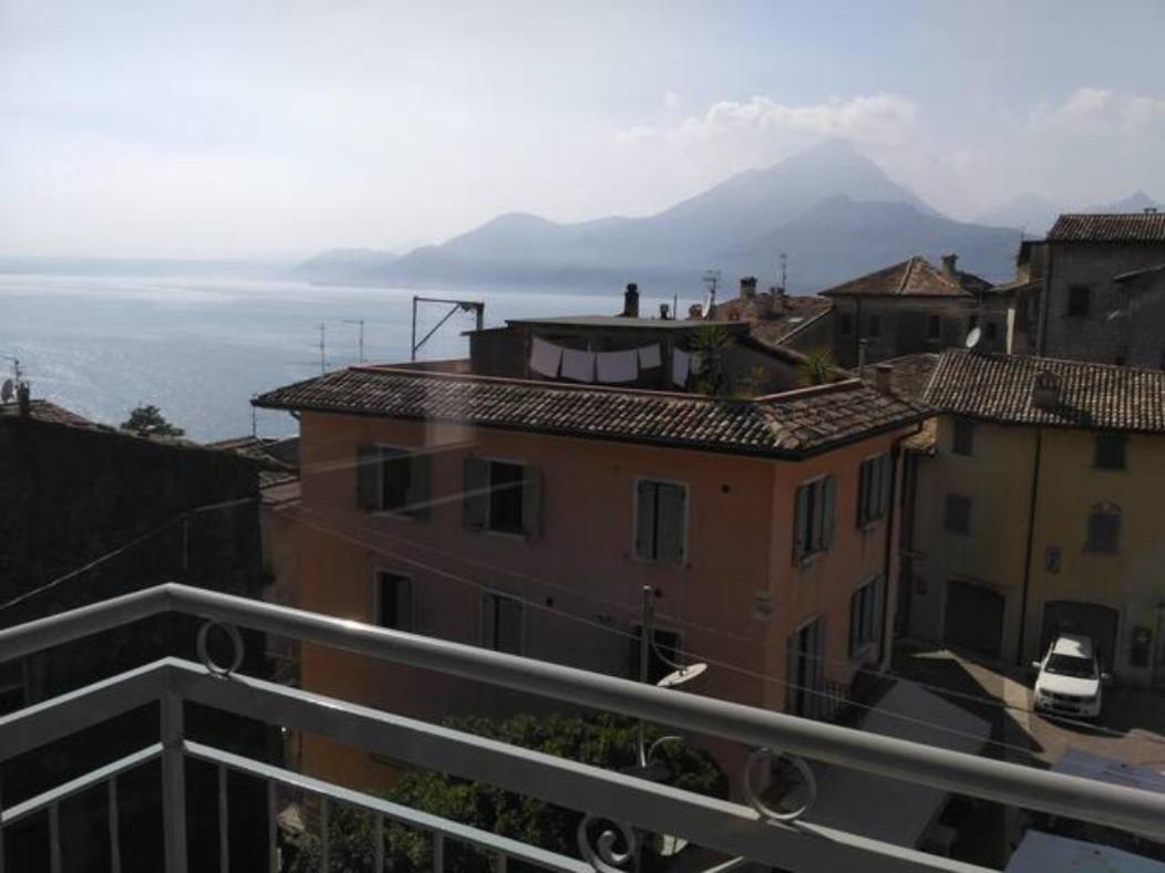 Appartamento Attico Nel Borgo Torri Del Benaco Esterno foto
