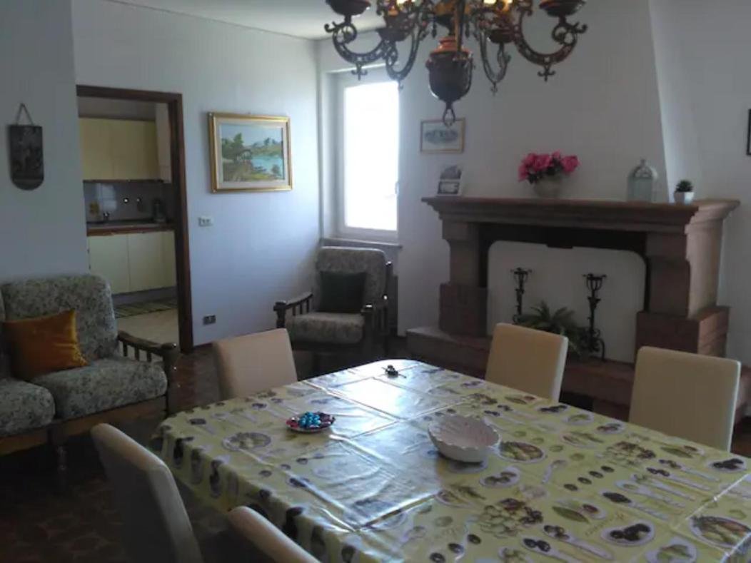 Appartamento Attico Nel Borgo Torri Del Benaco Esterno foto