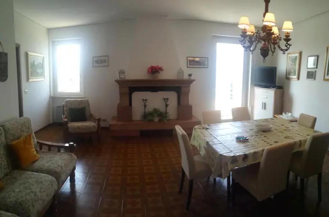 Appartamento Attico Nel Borgo Torri Del Benaco Esterno foto