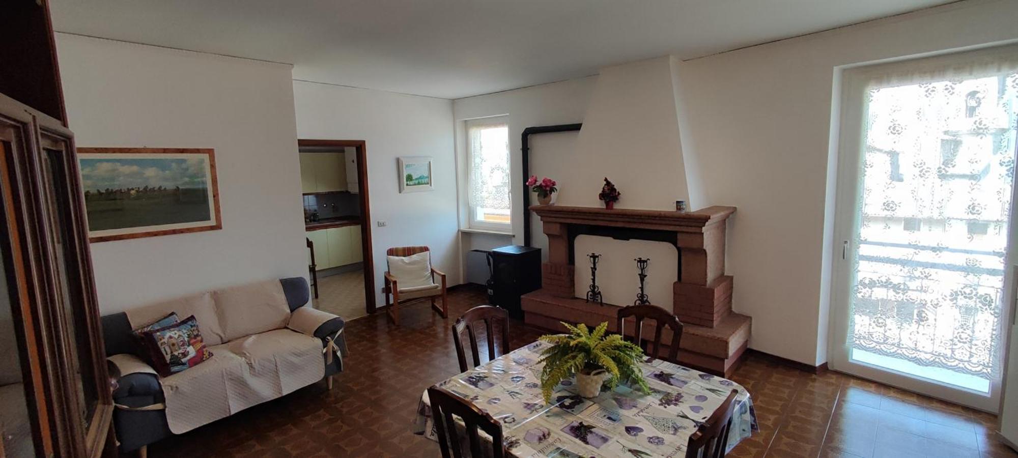 Appartamento Attico Nel Borgo Torri Del Benaco Esterno foto
